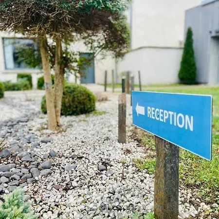 Hotell Au Coeur Des Bulles Loches-sur-Ource