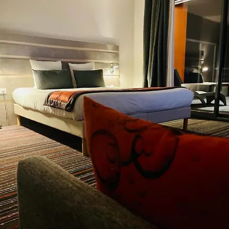 Hotel Au Coeur Des Bulles 4*