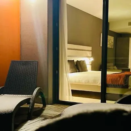 Au Coeur Des Bulles 4* Loches-sur-Ource