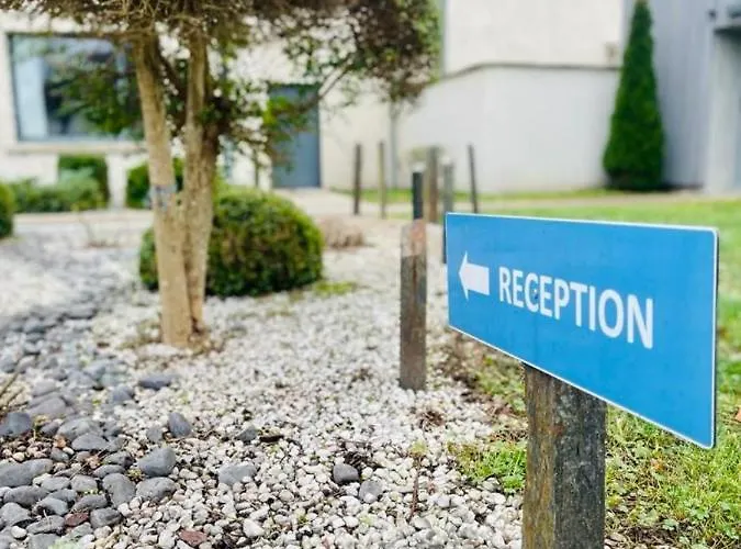 Hotel Au Coeur Des Bulles Loches-sur-Ource